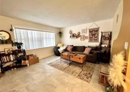 1100 Se 4th Avenue - Photo 1