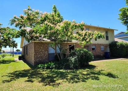 429 Sw Thomas Street - Photo 1