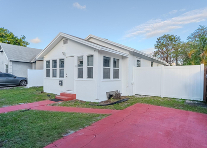 521 S 24th Avenue - Photo 1