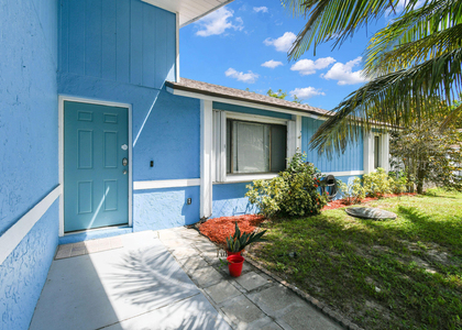 767 Se Chaloupe Avenue - Photo 1