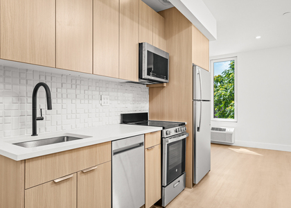 102 E 53rd St - Photo 1