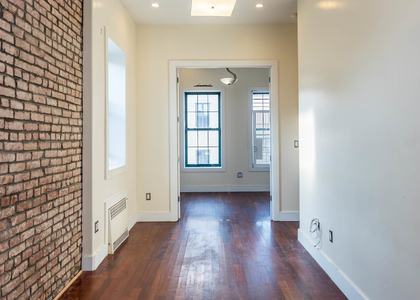 126 Grattan St - Photo 1