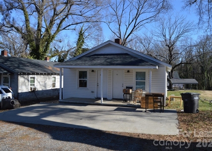 515 S Elm Street - Photo 1