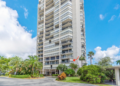 2425 Presidential Way - Photo 1