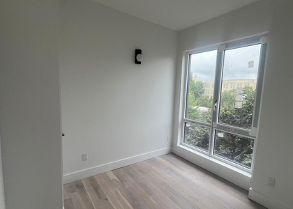 193 Graham Ave - Photo 1