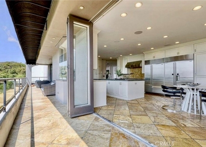 7218 Mulholland - Photo 1