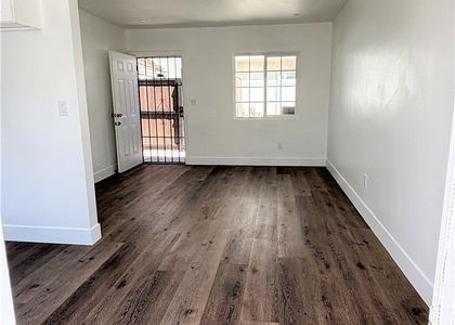201 S Rowan Avenue - Photo 1