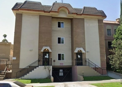 545 S Manhattan Place - Photo 1