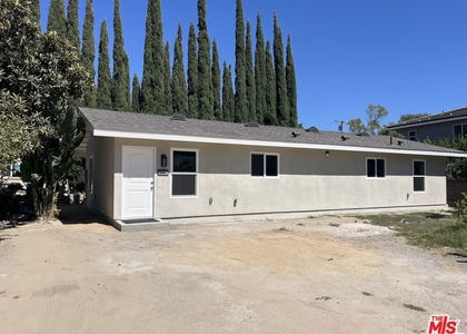 1840 Deodora Street - Photo 1