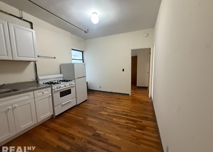 E 14th St - Photo 1