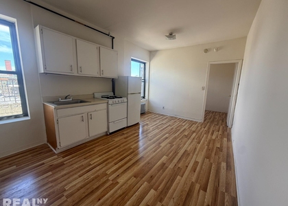 E 14th St - Photo 1