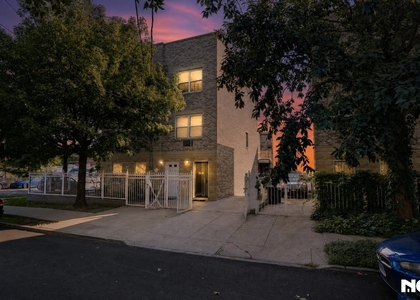 Essex Street - Photo 1
