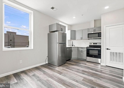 623 W Oxford Street - Photo 1
