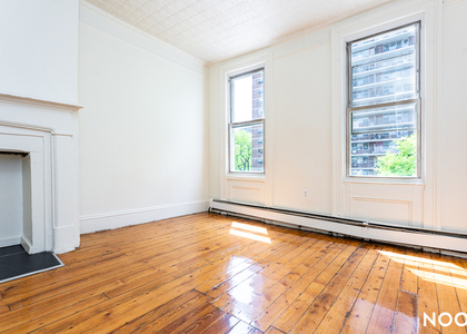 33 Montrose Ave - Photo 1
