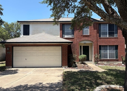 1101 Wood Creek Dr - Photo 1