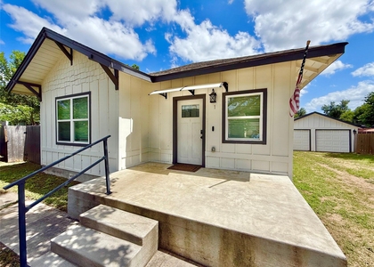 1401 W 7th St - Photo 1