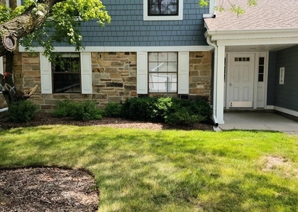 221 Hawthorne Court - Photo 1