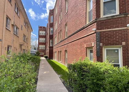 722 N Austin Boulevard - Photo 1
