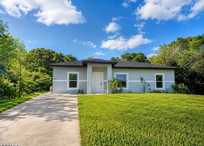 2617 Queen Drive - Photo 1