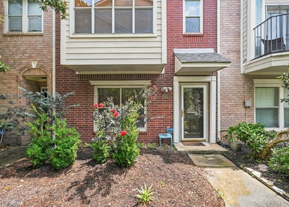2913 Crawford Street - Photo 1