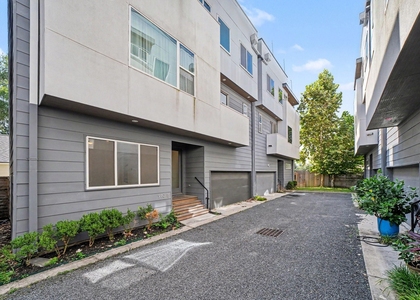 910 W 19th Street - Photo 1
