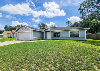 821 Hawaii Avenue Nw - Photo 1