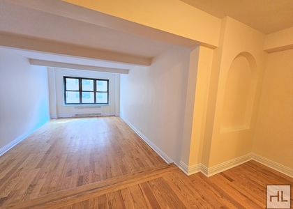 East 56 Street - Photo 1