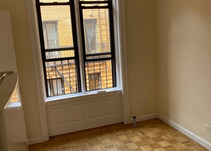 West 45 Street - Photo 1