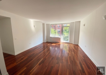 Manhattan Avenue - Photo 1