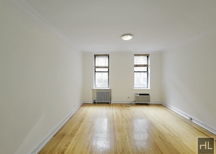 East 46 Street - Photo 1