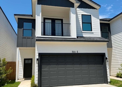 866 Rachel Street - Photo 1