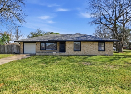 612 Sunset Lane - Photo 1
