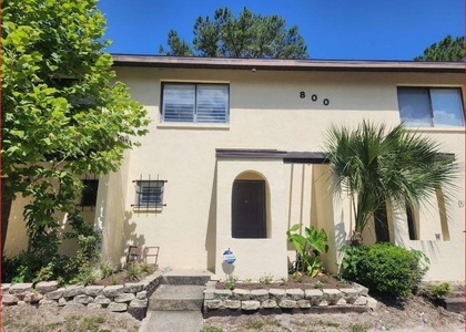 2735 Sw 35th Place - Photo 1