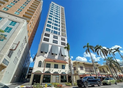 33 S Palm Avenue - Photo 1