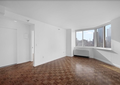 West 42nd Street - Photo 1