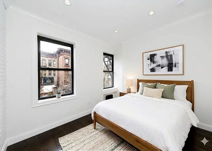 East 55th Street - Photo 1