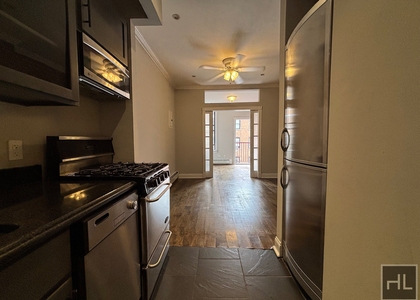 Avenue B - Photo 1