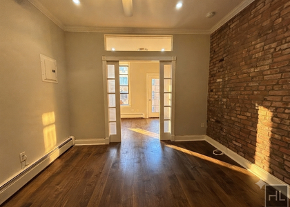 Avenue B - Photo 1