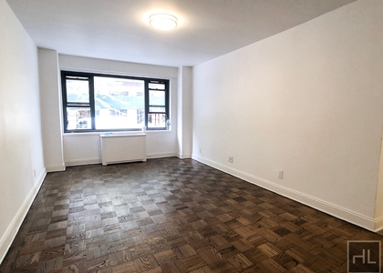 East 56 Street - Photo 1