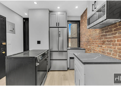 West 52 Street - Photo 1