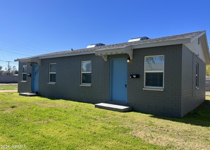 925 E Turney Avenue - Photo 1