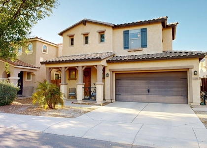 3272 E Meadowview Drive - Photo 1