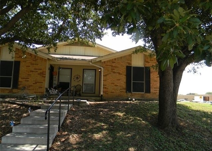 7024 Crosstimbers Lane - Photo 1