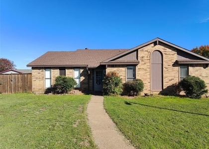 2513 Crown Circle - Photo 1