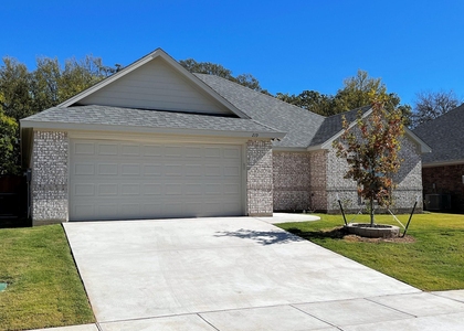 219 Clover Circle - Photo 1