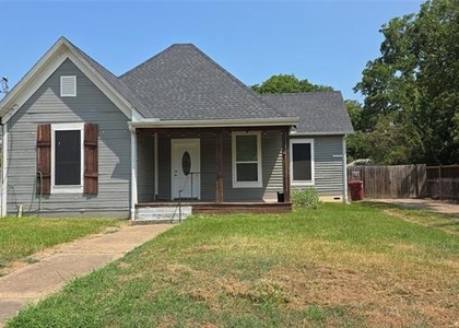 608 W 6th Street - Photo 1
