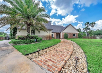 4920 Sw 170th Avenue - Photo 1