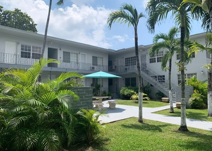 555 Sw 16th Avenue - Photo 1
