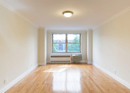West 89th Street - Photo 1