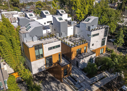 1016 N Martel Avenue - Photo 1